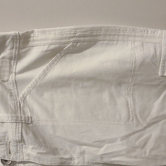 NWOT TNL Mode White Cargo Capri - Picture 3 of 7